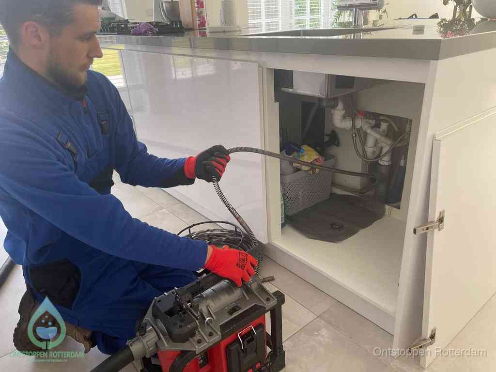 Riool ontstoppen ontstoppingsveer in Rotterdam