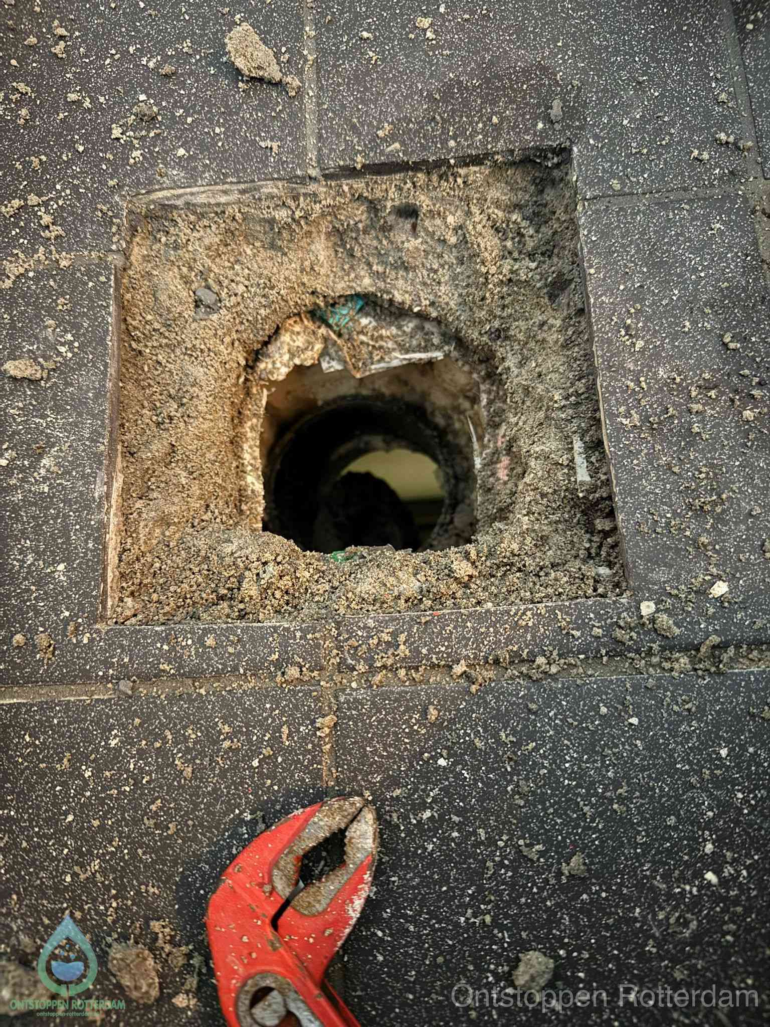 Rioolputje erfgrens eigendom in Rotterdam